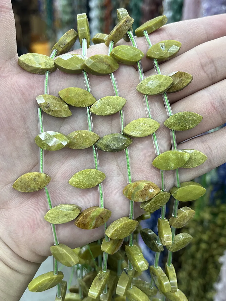 Grüner Opal Cabochon Blattform 8-16.5mm - Bild 1 von 6 | Moss Crystal